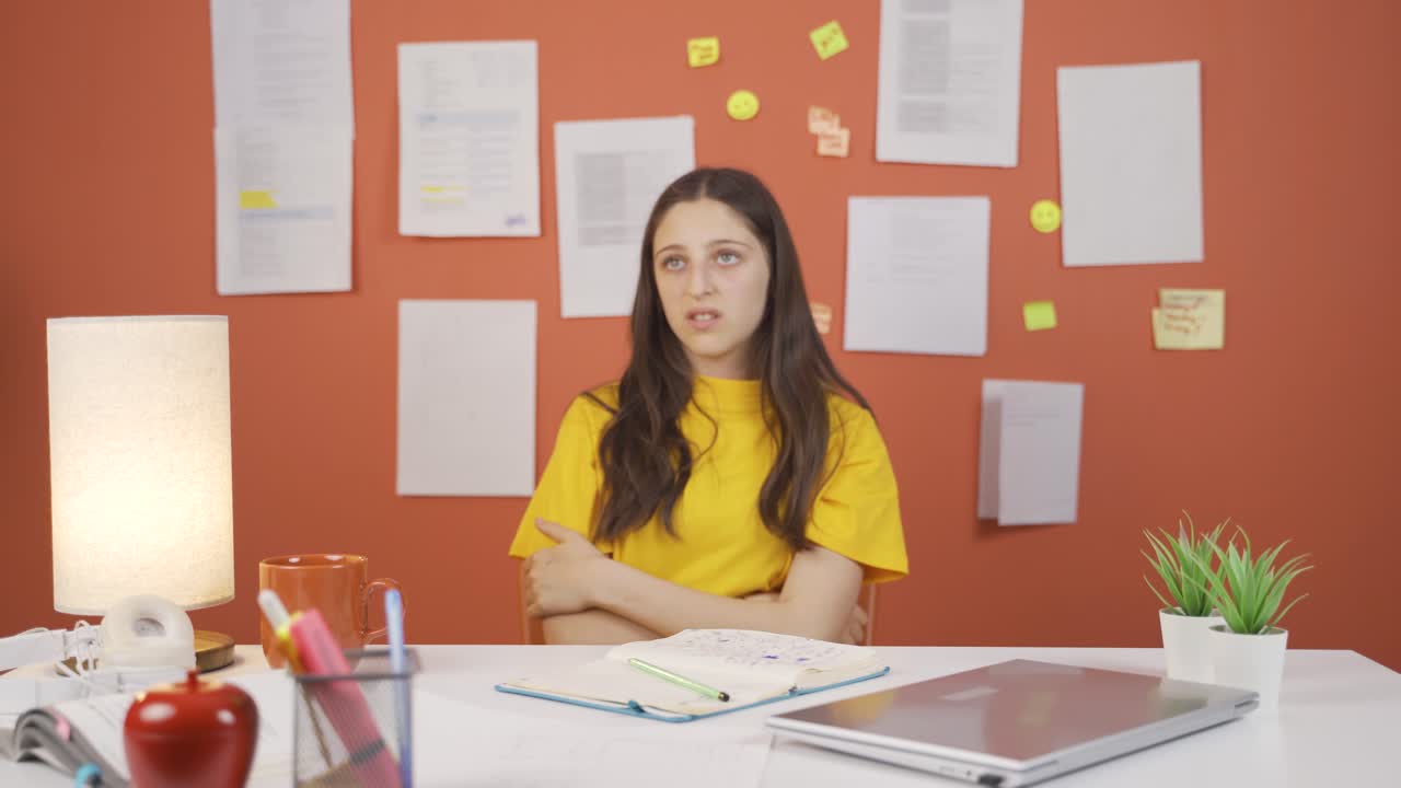 una niña deprimida no se siente bien.