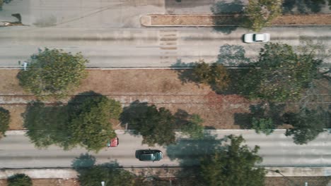 increíble vista de los autos en la avenida del ferrocarril en yucatán