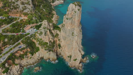 Historische-Echos-Im-Wind:-Monolite-Di-Pedra-Longa-Auf-Der-Insel-Sardinien