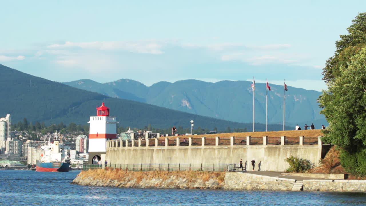 puesta de sol en el malecón en stanley park, vancouver, canadá