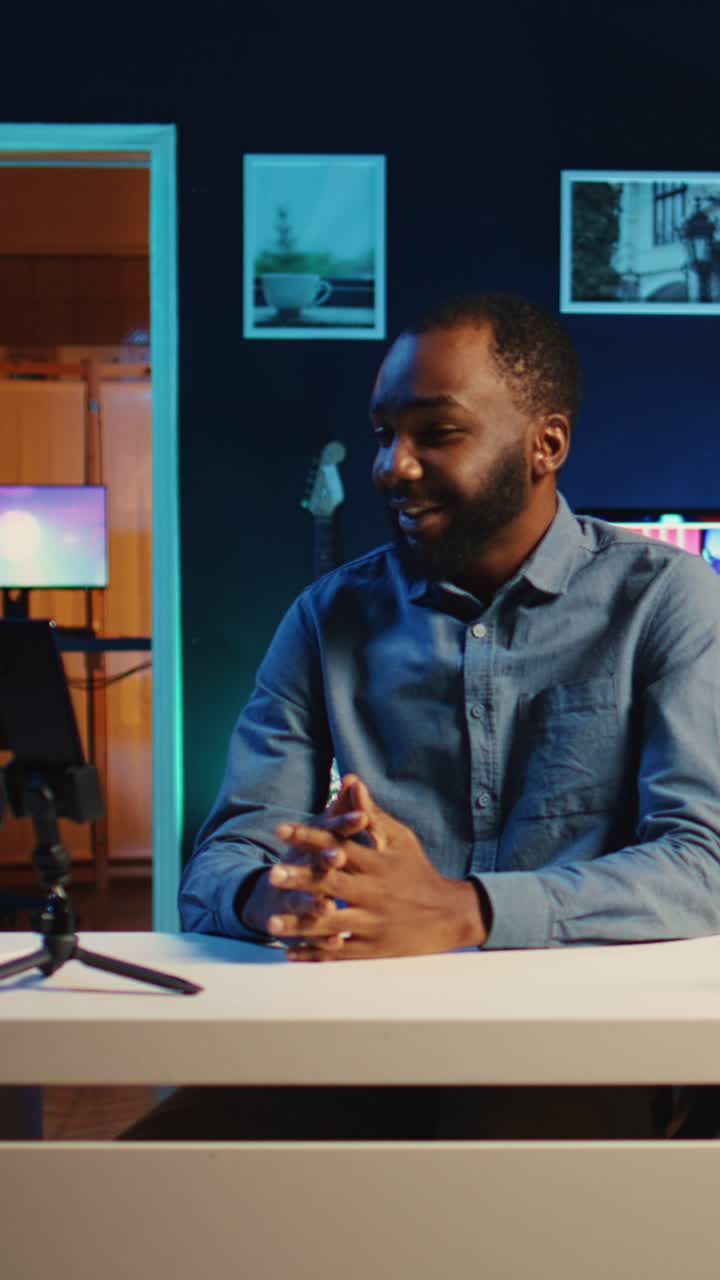 Vertical video Content creator filming q&a session