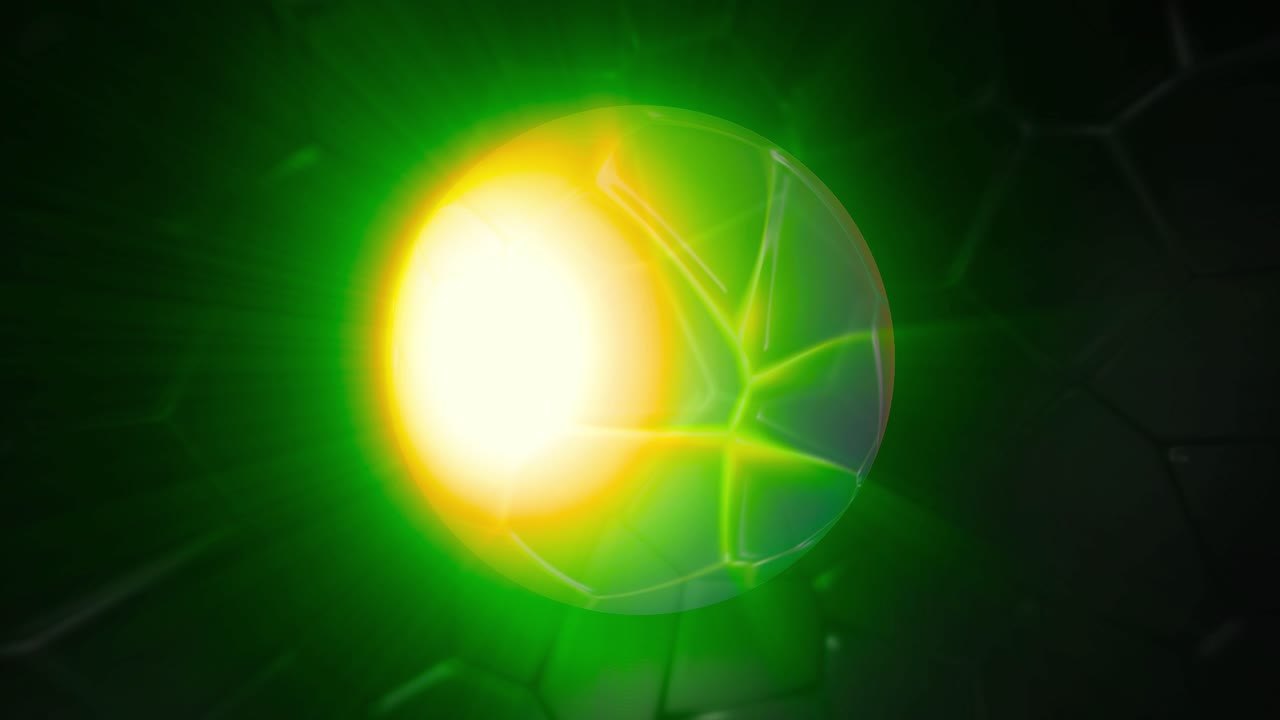 светящийся футбольный мяч на зеленом фоне
