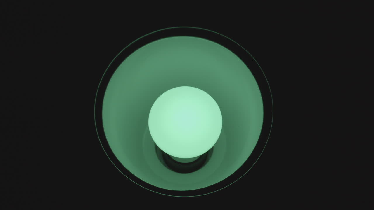 bombilla led inteligente que cambia su color de verde a azul, fondo negro -- toma estática