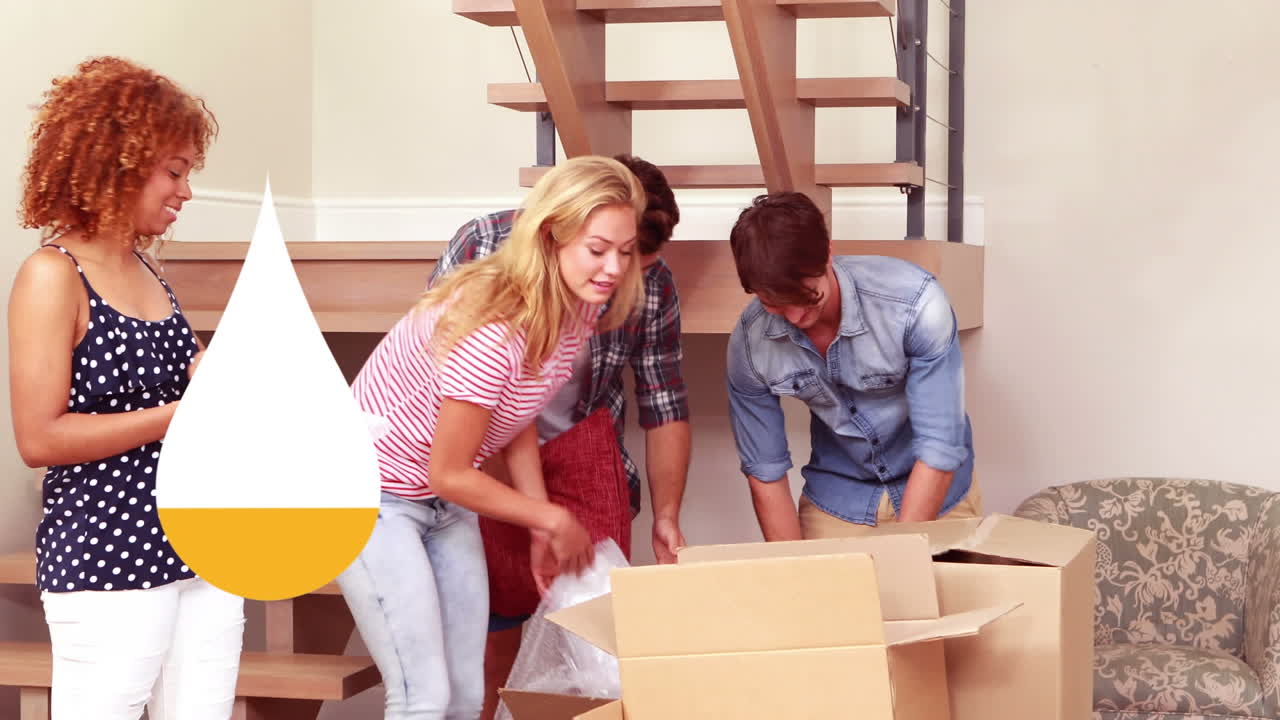 animación de caída sobre un grupo diverso de amigos desempaquetando cajas.