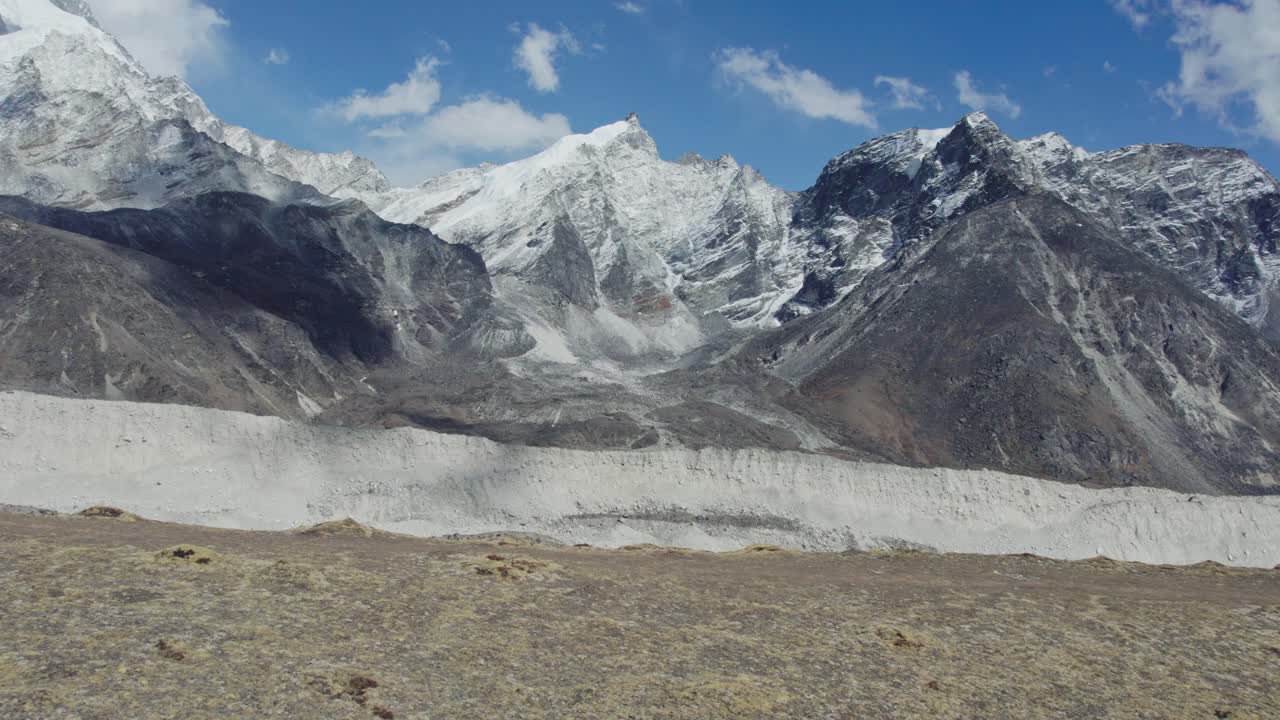 Everest Base Camp Trekking to Nepal EBC 5364 meters