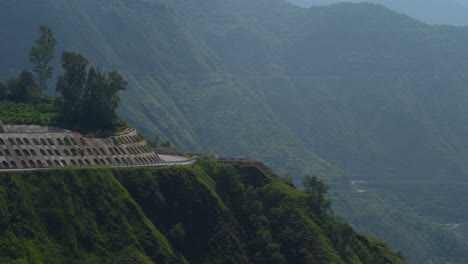 imágenes de drones del paisaje del pueblo rural de la montaña china de yunnan