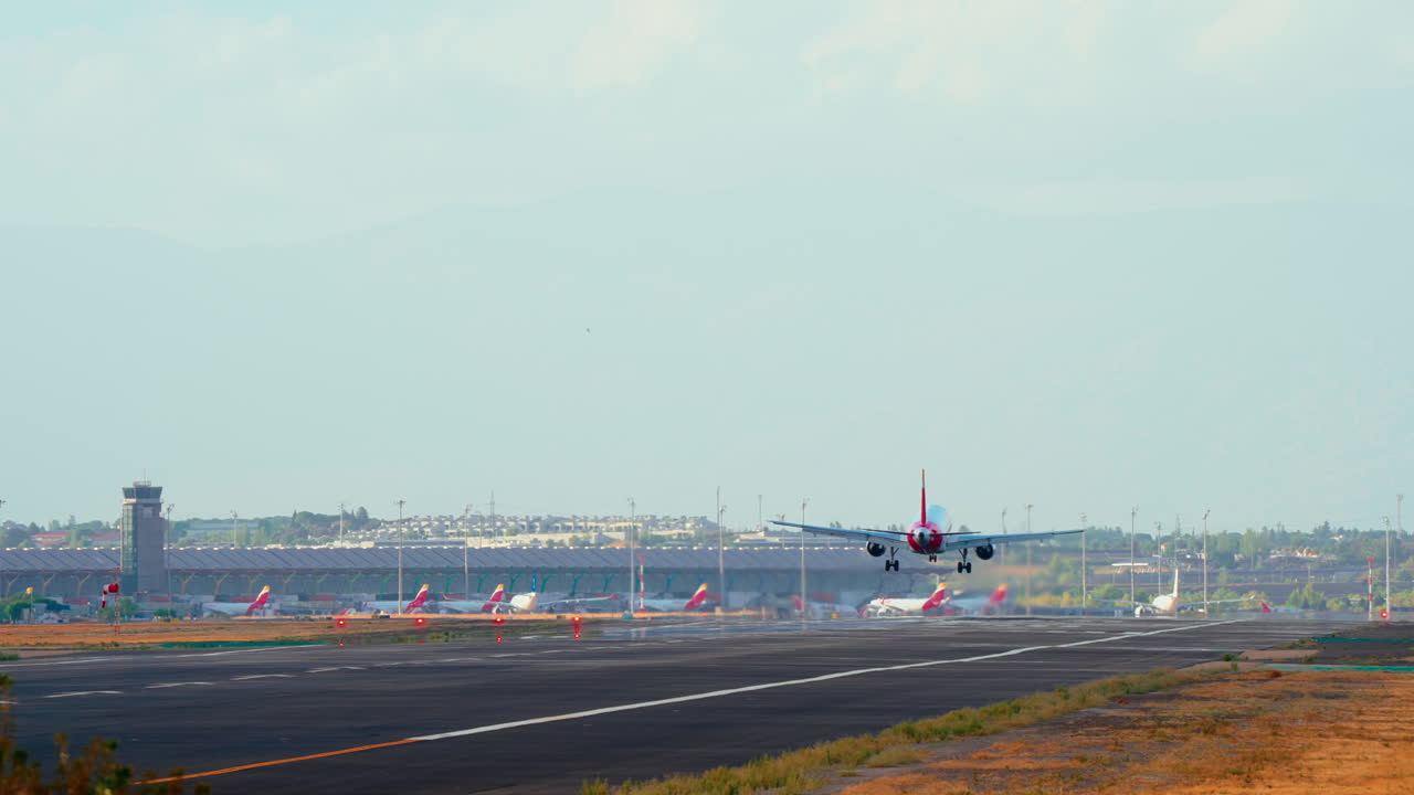 aterrizaje del avión en el aeropuerto