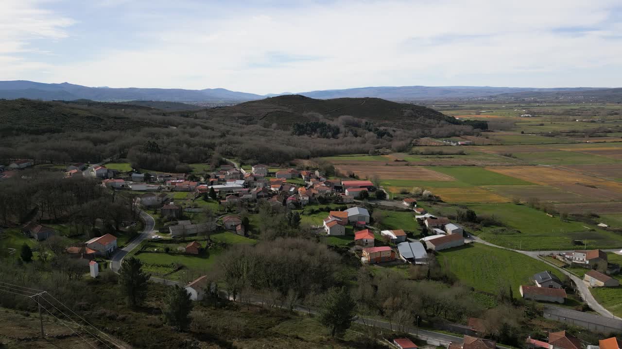 vista aérea panorámica de xinzo de limia, ourense, galicia, españa