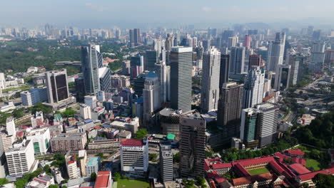 una vista del horizonte moderno en el territorio federal de kuala lumpur, capital de malasia