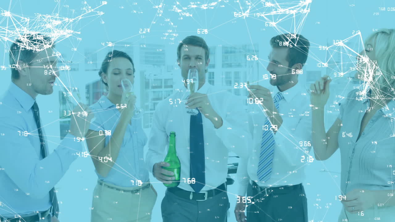 술과 함께 축하, 네트워크 연결과 데이터 포인트 애니메이션을 가진 사업가