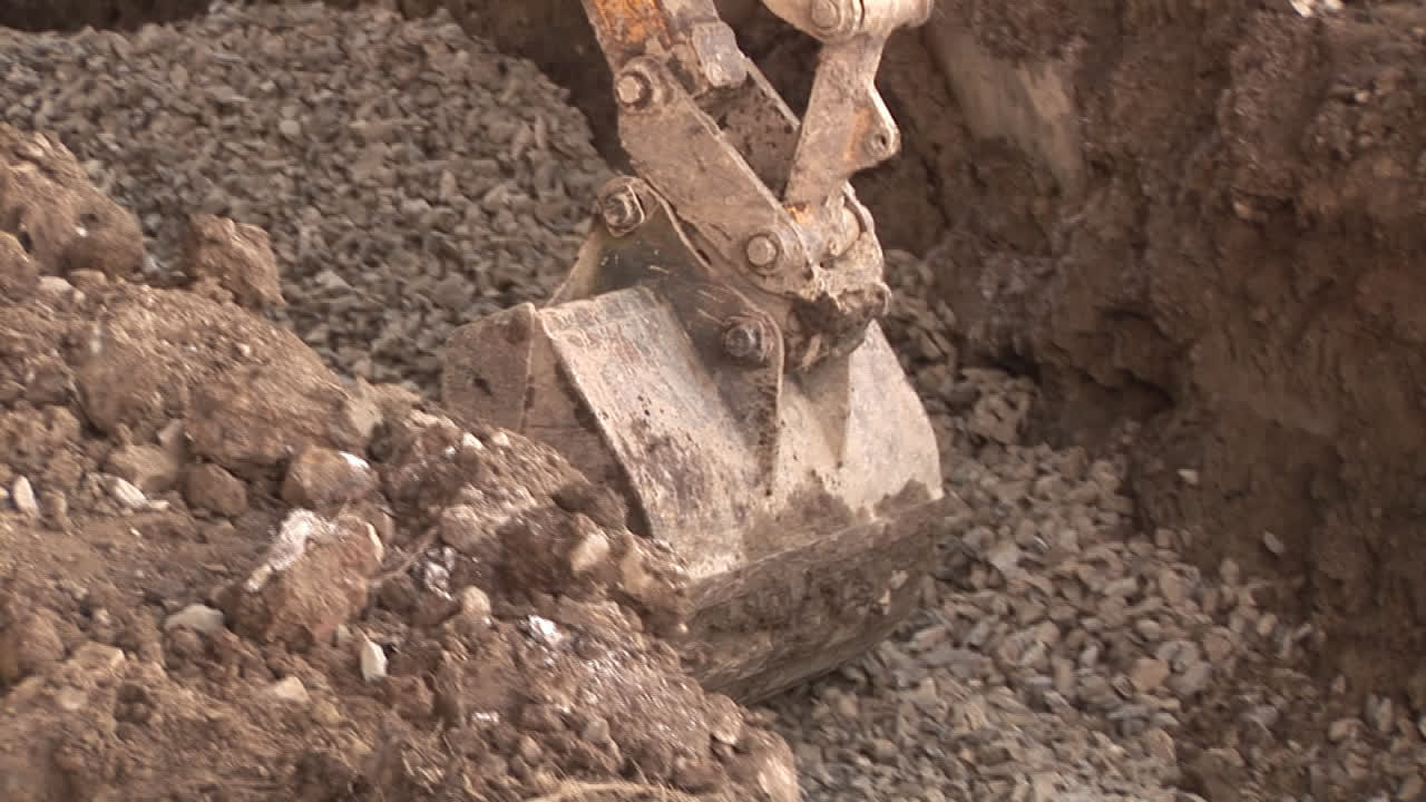 excavadora en un sitio de construcción