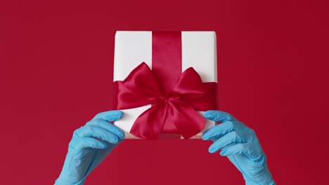 pandemic gift delivery covid-19 christmas 2021