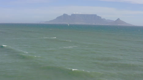 Es-Ist-Ein-Wunderschöner-Tag-Zum-Kitesurfen