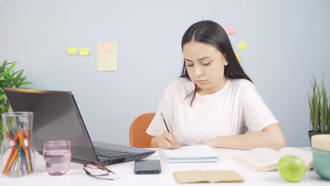 Estudiante-Aburrida.