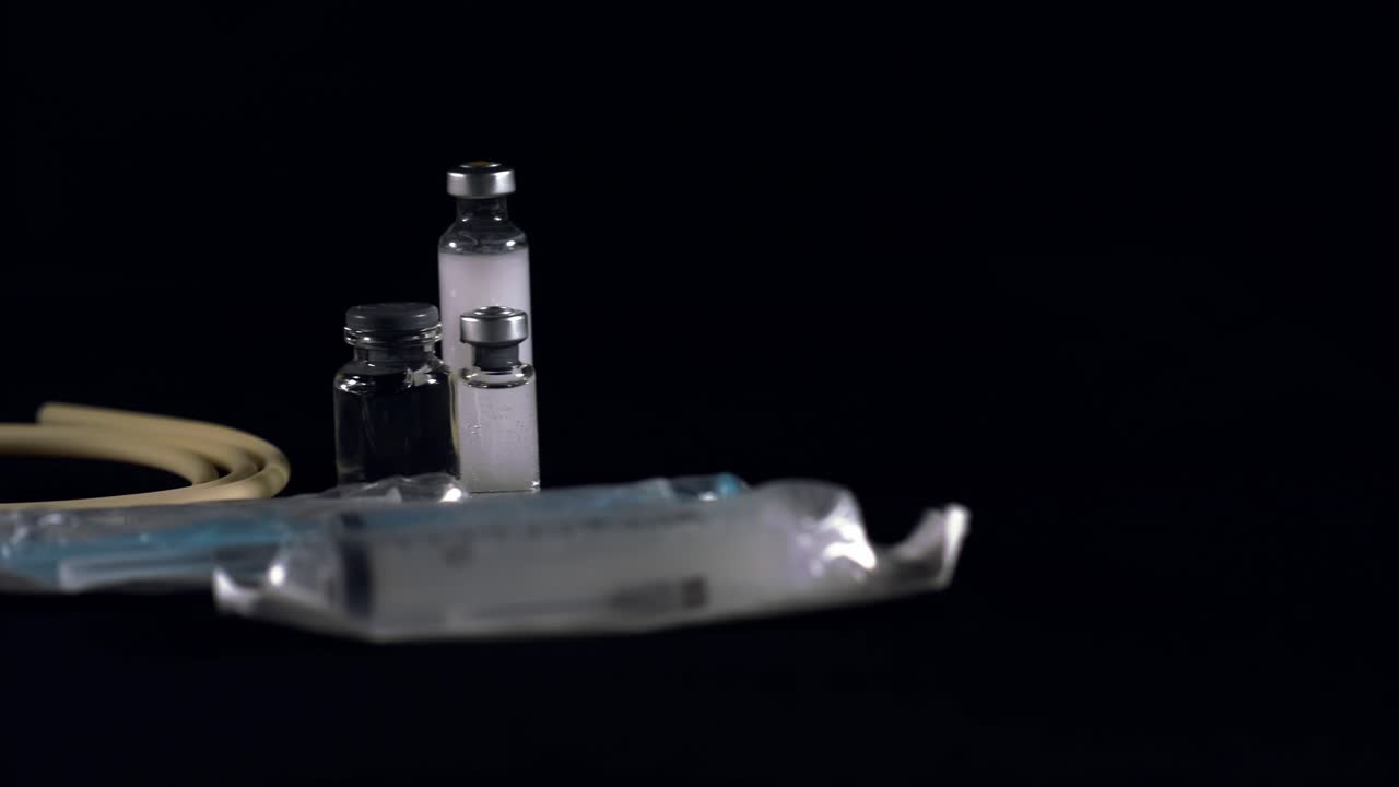 약이나 불법적이고 유해한 약물을 주입하는 데 필요한 의료용품