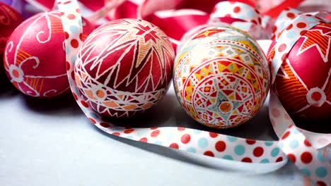 huevo de pascua tradicional ucraniano hecho a mano pysanka