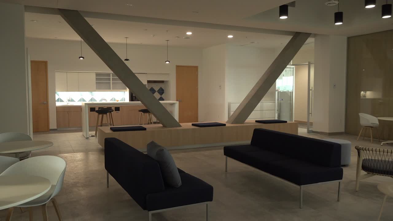 Equipped offices, furniture nice and ample lighting