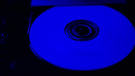 cd rom con luces rgb azules y un cd que en el interior gira