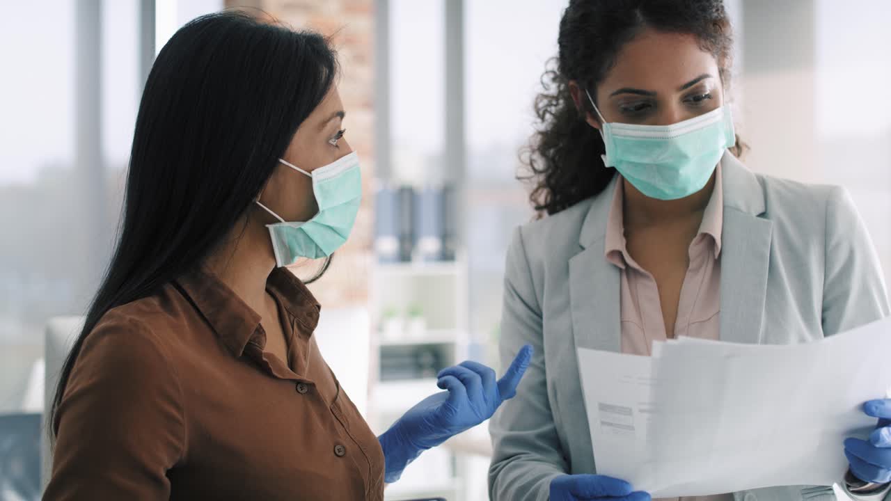 Video of two women discuss sales plans during a pandemic