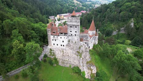 Castillo-De-Salvado-En-Rumania,-El-Famoso-Castillo-De-Drácula