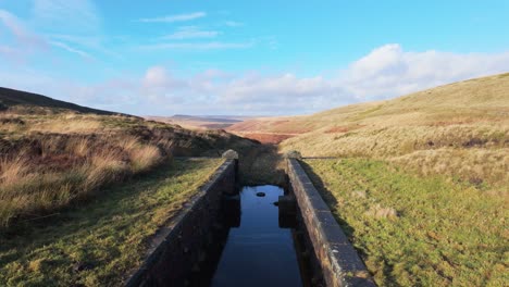 Imágenes-De-Vídeo-Del-Paisaje-Sombrío-Y-Salvaje-De-Los-Páramos-De-Yorkshire.