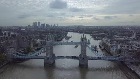 luchtfoto van de torenbrug