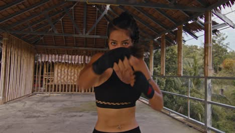 sesión de entrenamiento de boxeo femenino