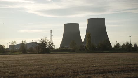 Central-Nuclear-Al-Atardecer-En-Italia