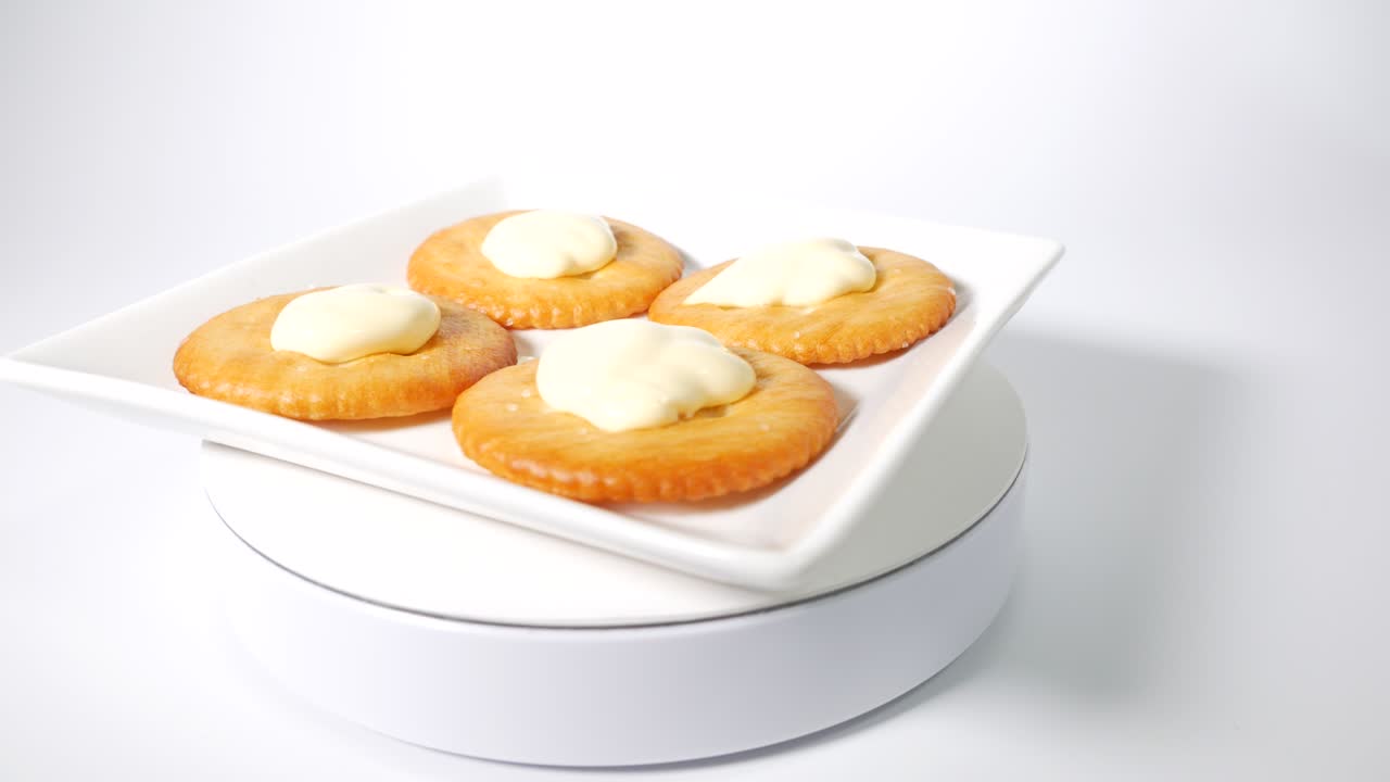 galletas redondas con mayonesa