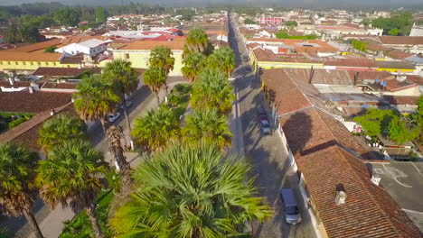 Hermosa-Toma-Aérea-Sobre-La-Ciudad-Colonial-Centroamericana-De-Antigua-Guatemala-12