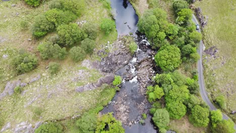 Direct-view-from-above-on-the-river-and-road-flowing-next-to-each-other