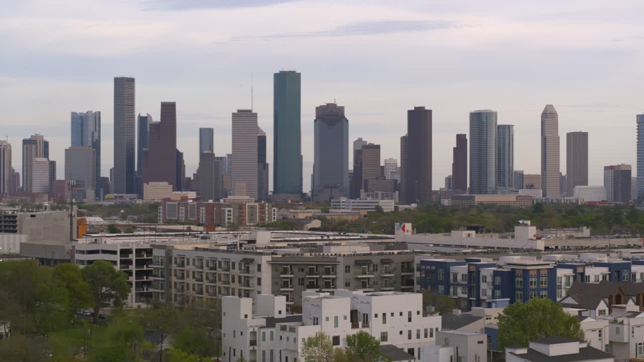 desciende drone disparado desde el centro de houston a la bahía de búfalos