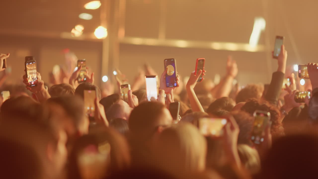 Concert Crowd Recording with Phones