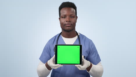 Schwarzer-Mann,-Krankenschwester-Und-Tablet-Mit-Grünem-Bildschirm
