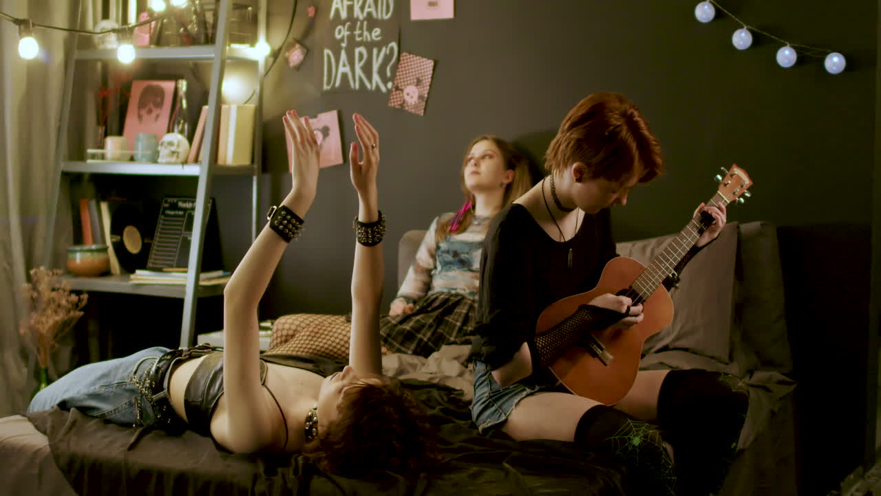 침실에 있는 친구들