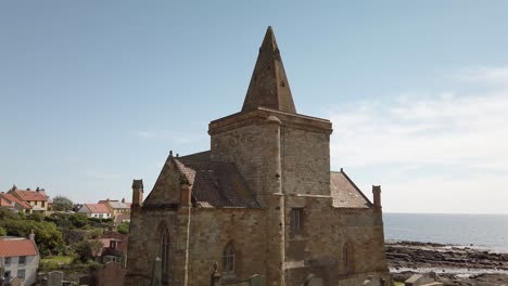 Iglesia-Histórica-De-St-Monans-Encaramada-Sobre-Rocas-En-El-Firth-Of-Forth-Fife,-Escocia