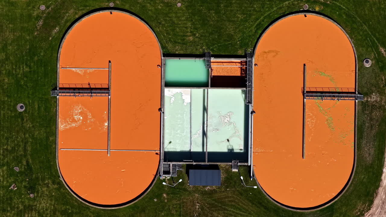 Water cleaning station with dirty water, aerial top down view