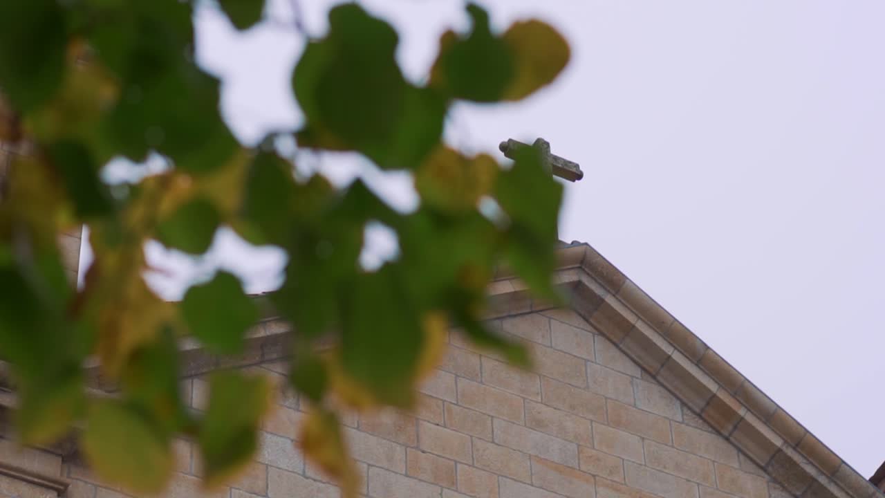 카스텔로 브랑코 대성당, 카메라 움직임으로 카스텔로 브랑코 대성당 탑 공개