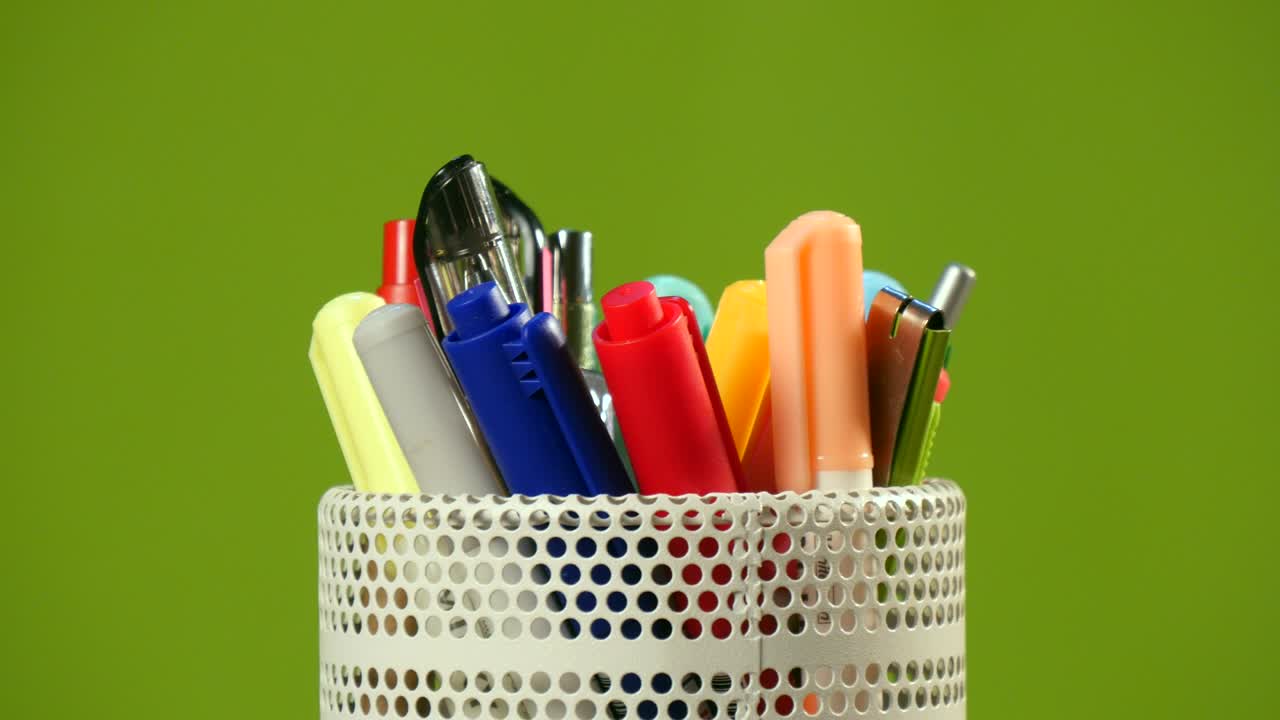 녹색에  연필 케이스를 회전