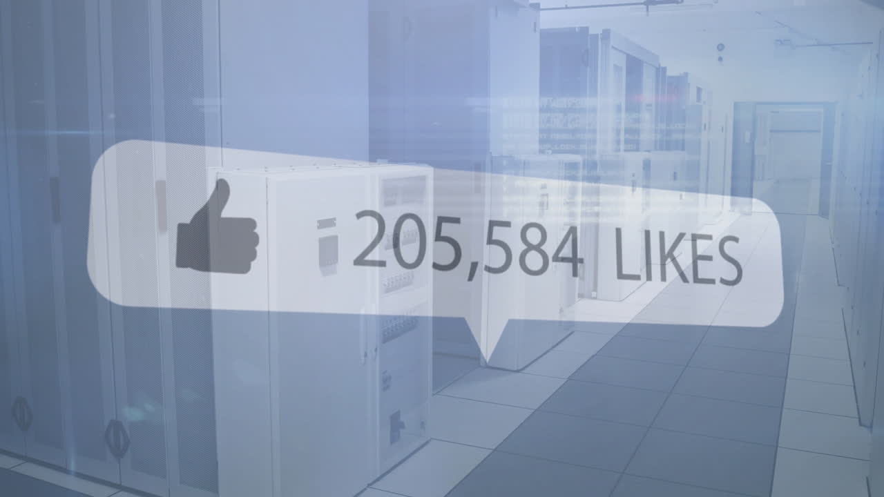 Animazione di elaborazione dati di social media su server di computer