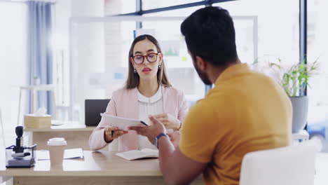 Gente-De-Negocios,-Trabajo-En-Equipo-Y-Contrato-Con-Abogado