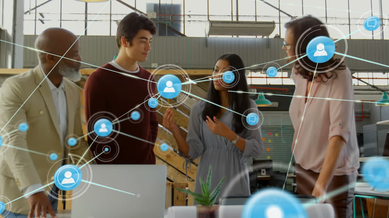 animación de la red de conexiones con iconos sobre diversas personas de negocios hablando