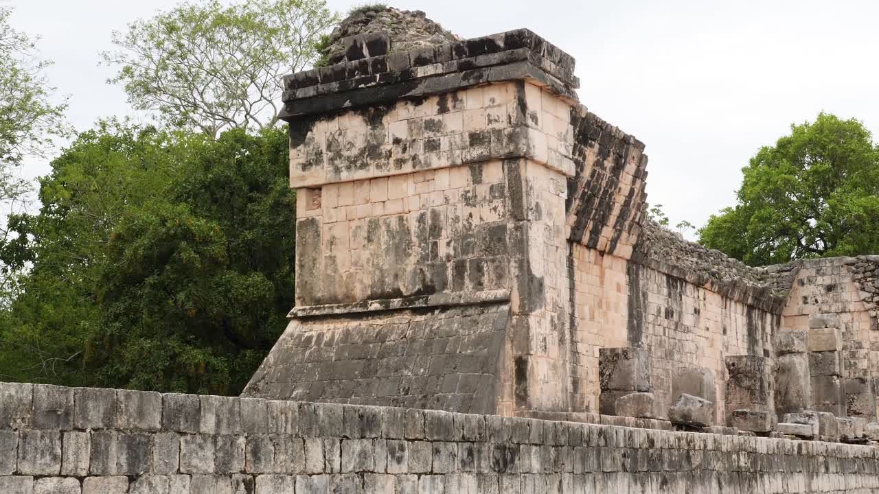 Esplorando le antiche rovine Maya di Chichen Itza