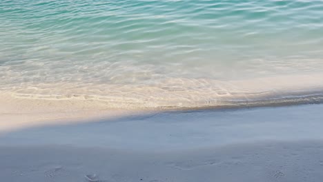 Sunny-Day-at-the-Beach-and-Waves