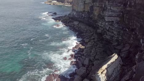 Enormes-Acantilados-De-Arenisca-En-El-Parque-Nacional-Real-De-Sydney.-Australia