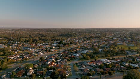 Imágenes-De-Drones-De-La-Hora-Dorada-K-Del-Suburbio