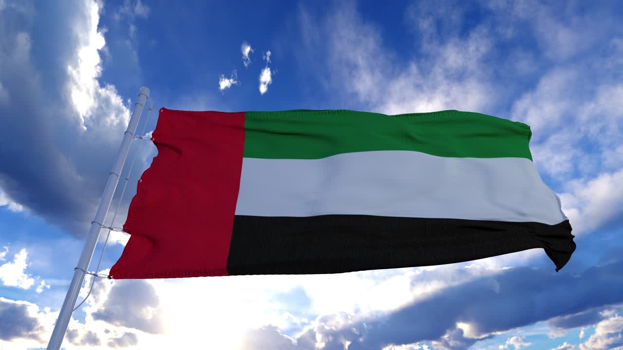 아랍에미리트 연합의 현실적인 발이 파란 하늘과 함께 느리게 바람에 흔들리고 있습니다.