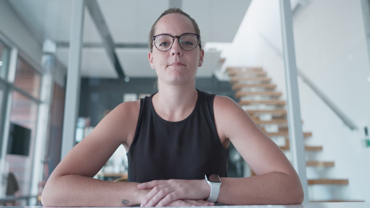 videollamada, mujer saludando