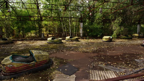 Bumper-cars-in-amusement-park-of-Pripyat,-pan-left-view