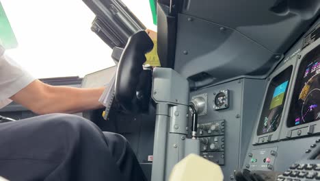 vuelo en tiempo real a través de turbulencias extremas en una cabina de un avión a reacción